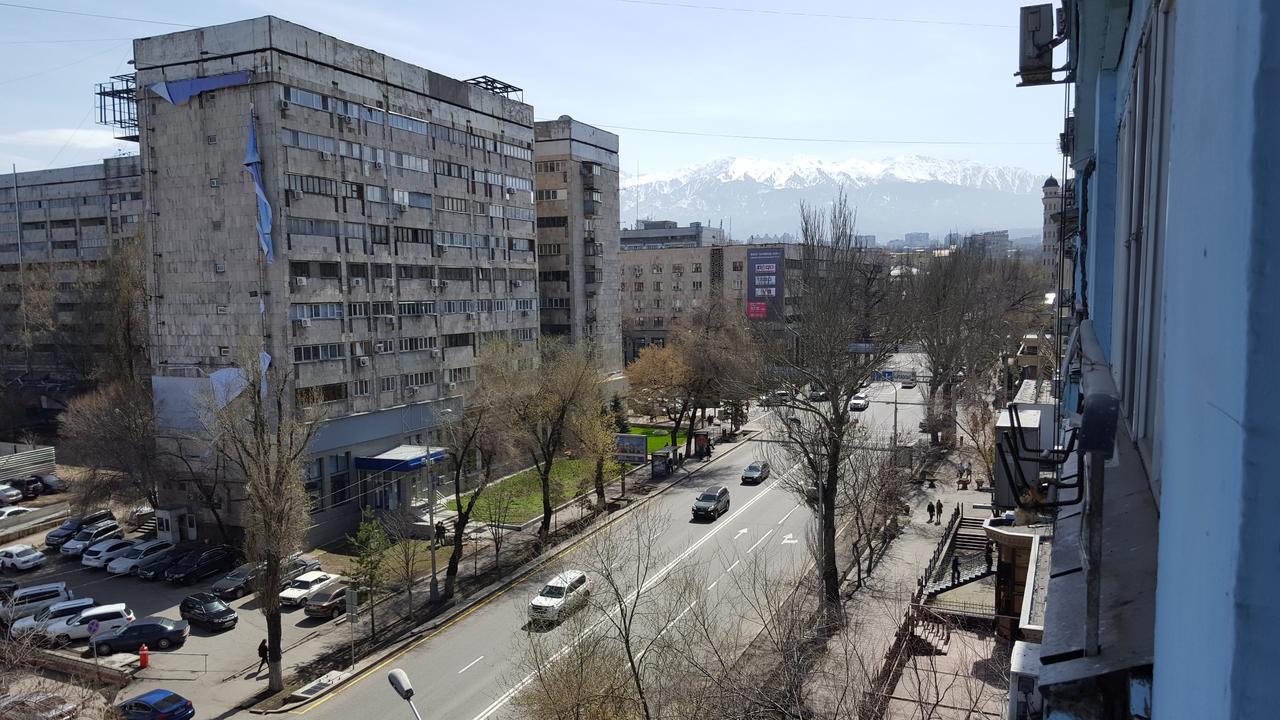 Apartment On Nazarbayeva 77 Almaty Esterno foto